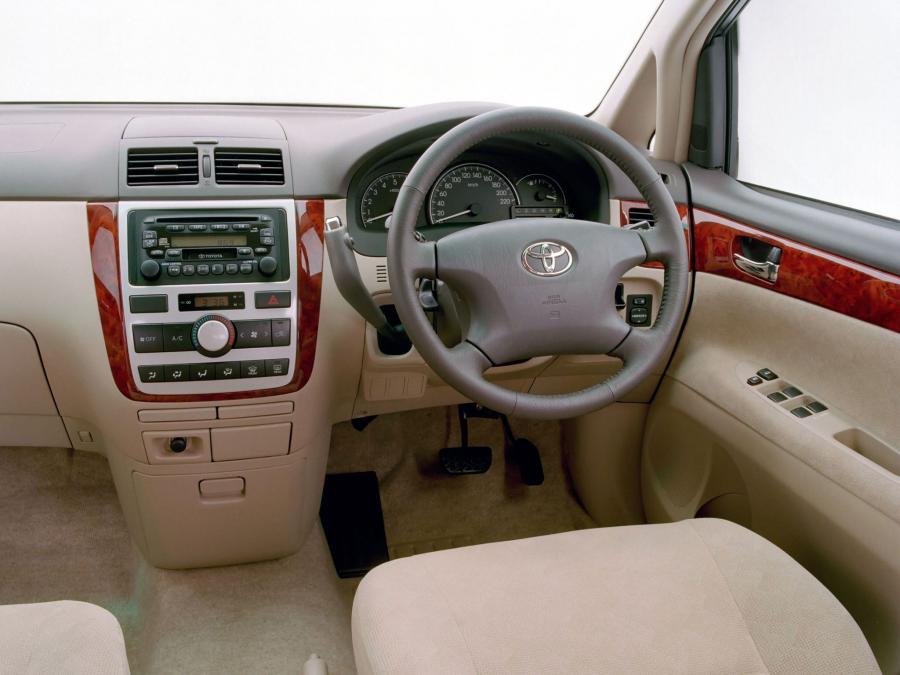  Toyota Avensis Verso 2001 года  (AU) (фото 2 из 16)